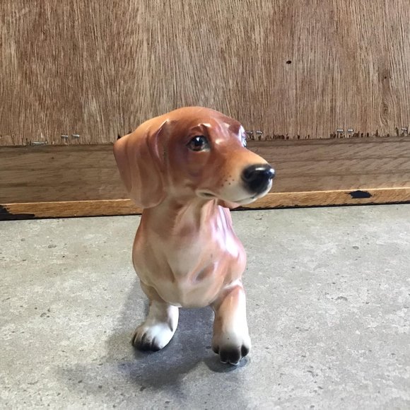 Adorable Dachshund Porcelain Dog Figurine. Made in Japan - Picture 5 of 9